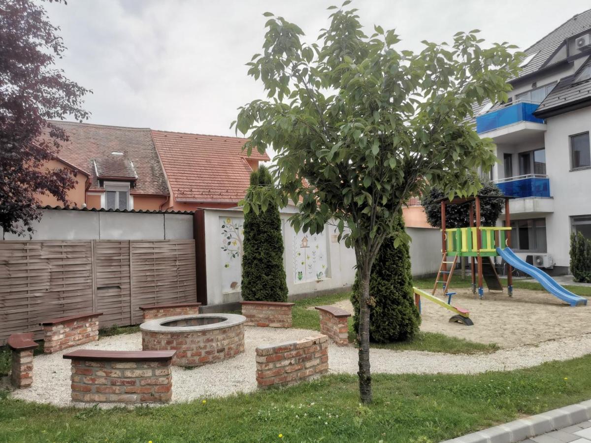 Szabo Apartman Sárvár Zewnętrze zdjęcie